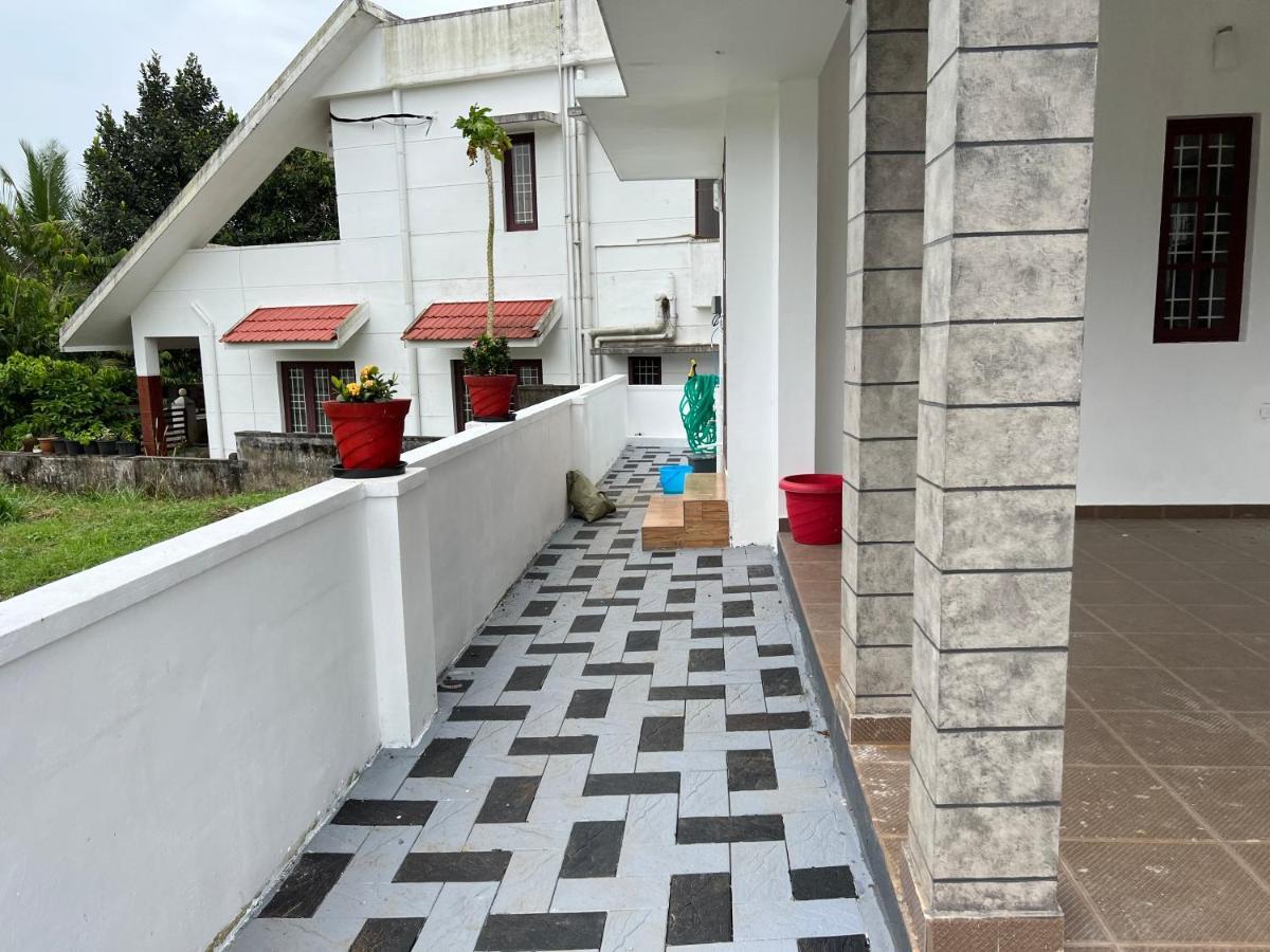 Pullad Villa Aranmula Exterior photo